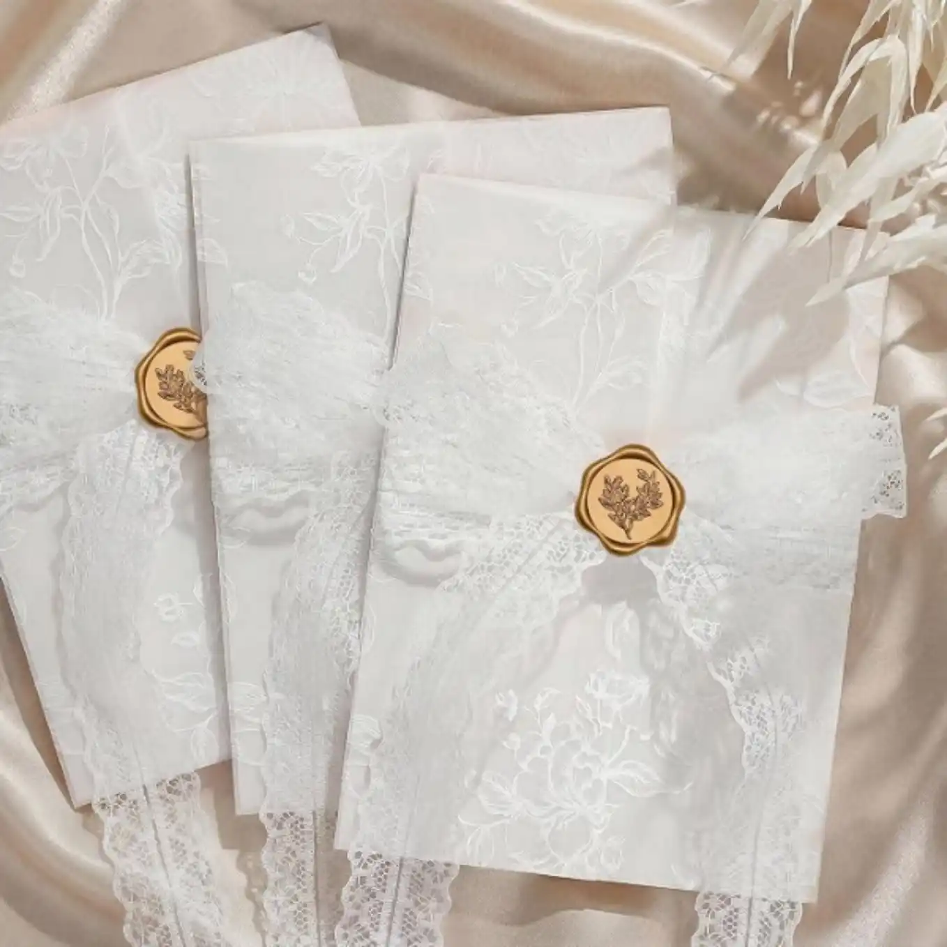 UNIQOOO 50 Sets Wedding Invitation Kit with White Floral Vellum Jackets, Lace Ribbons, and Eucalyptus Wax Seals